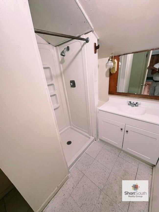 Building Photo - Updated 2 Bed 1 Bath apartment in Muskegon