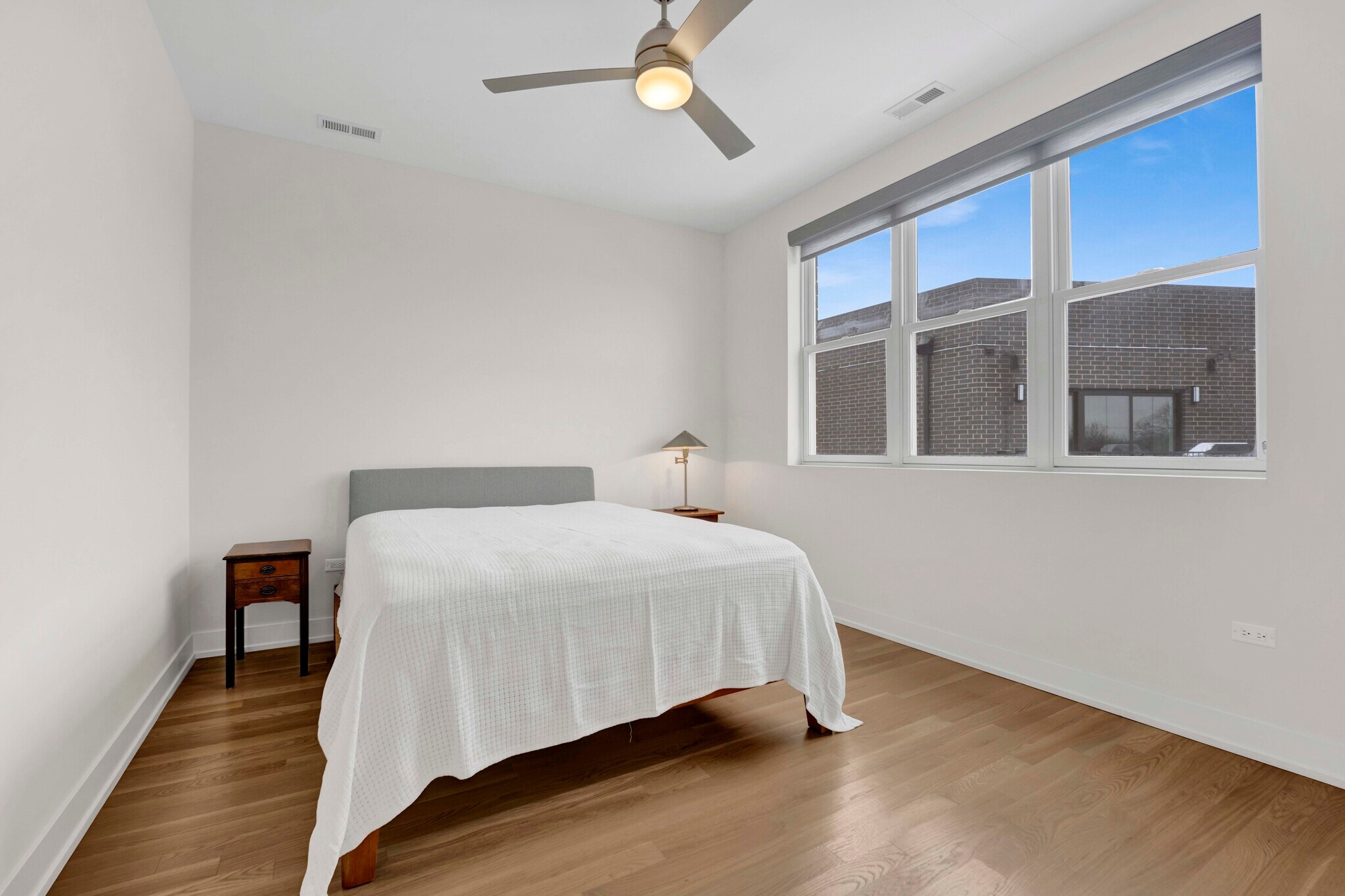 Building Photo - 4024 N Lincoln Ave