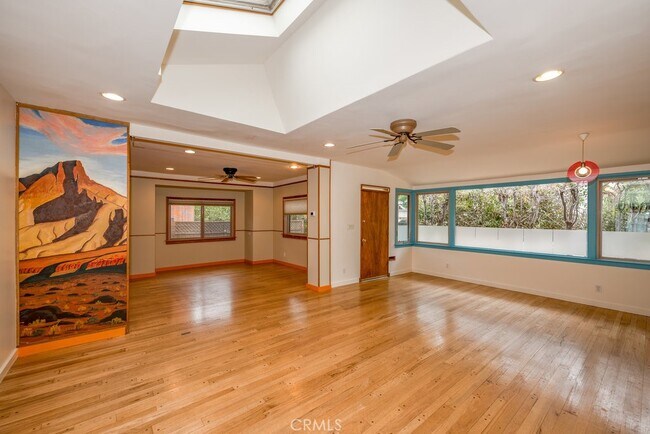 Building Photo - 1243 Yosemite Dr