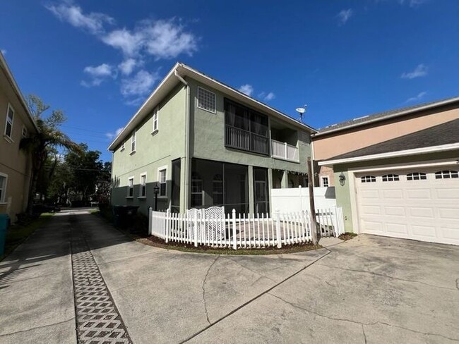 Building Photo - 3 Bedroom Townhouse in Boone School Area