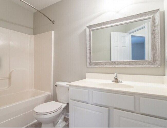 Building Photo - 511 Elm Ave