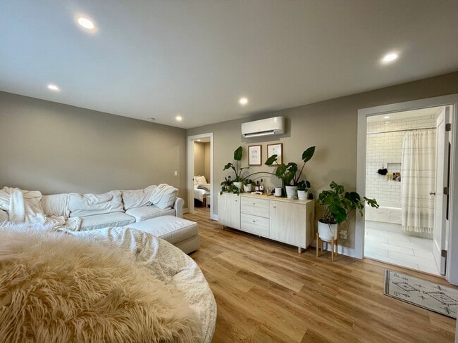 Building Photo - Charming 3Bed 2Bth Montavilla Neighborhood with Detached Additional Living Area and Backyard Grea...