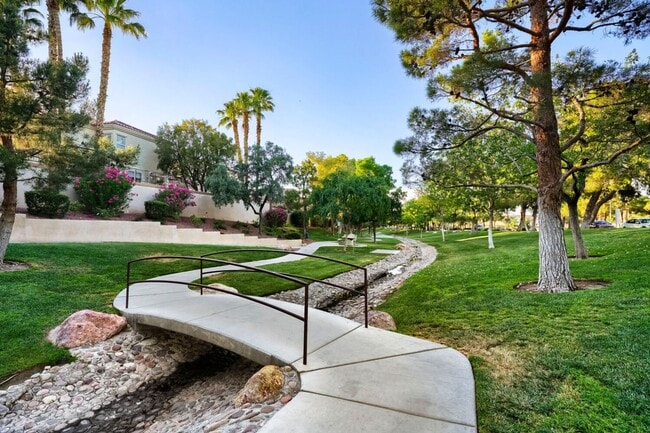 Building Photo - 5 Bedroom Luxury Home In Peccole Ranch!