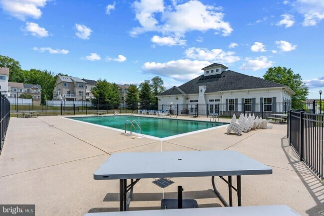 Building Photo - 232 Mohegan Dr
