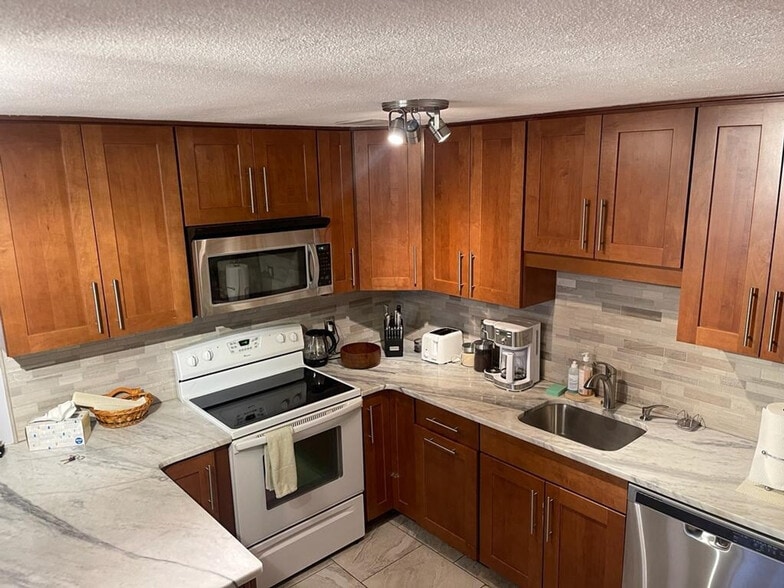 Building Photo - 197 Kent St