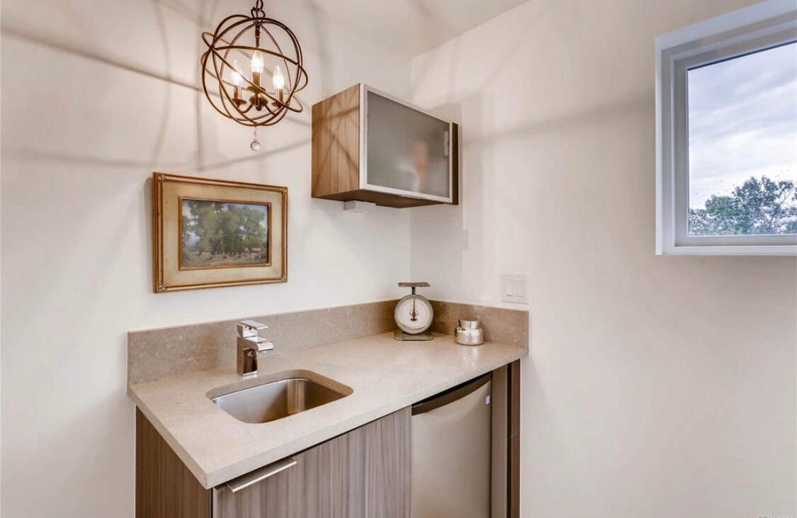 Building Photo - 3528 Stuart St