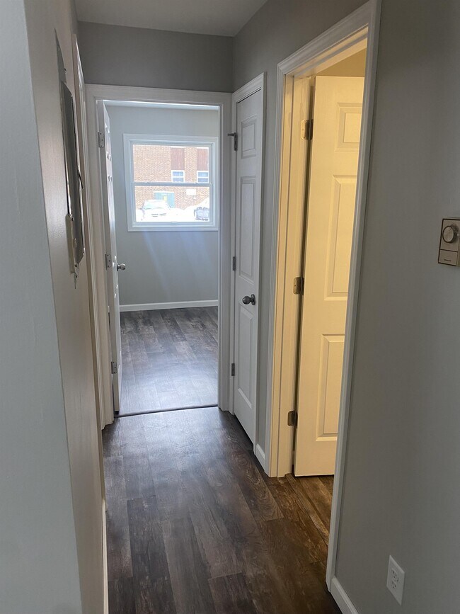 Building Photo - 1039 Maas St