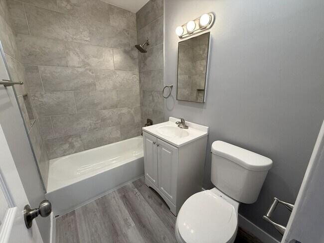Building Photo - Stunning Remodeled 2-Bedroom Condo in the ...