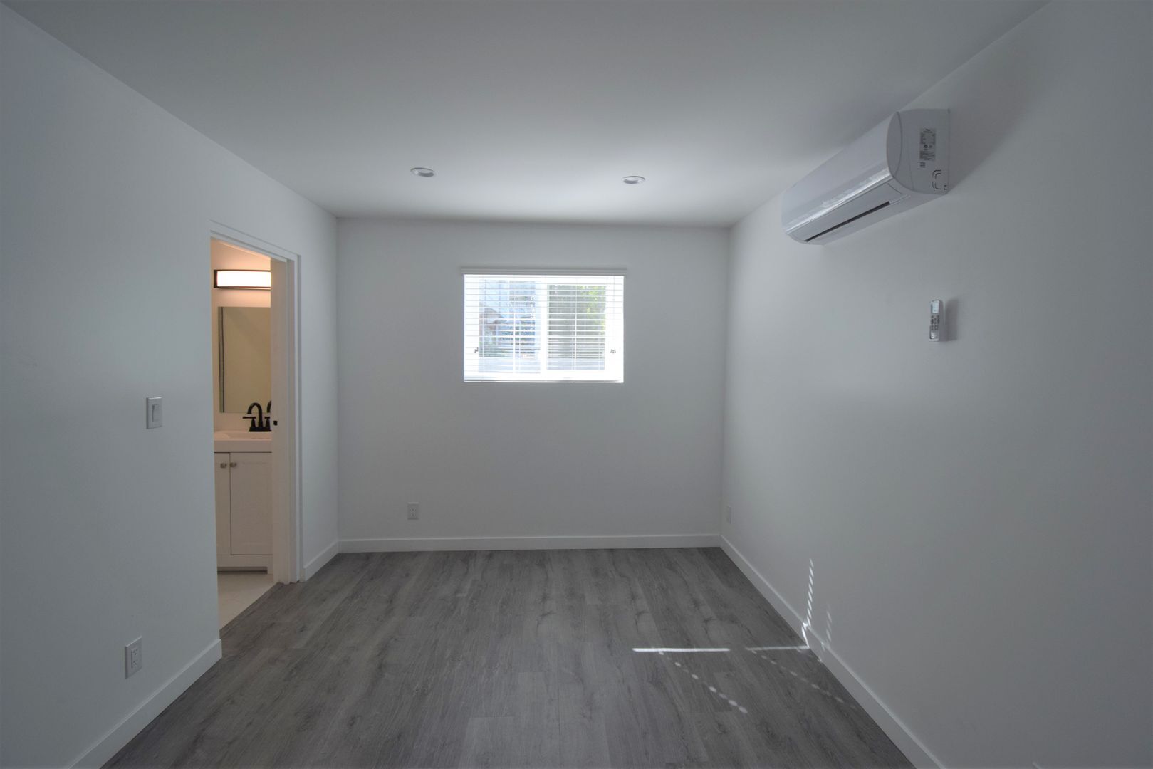 Building Photo - 5340 Whitsett Ave