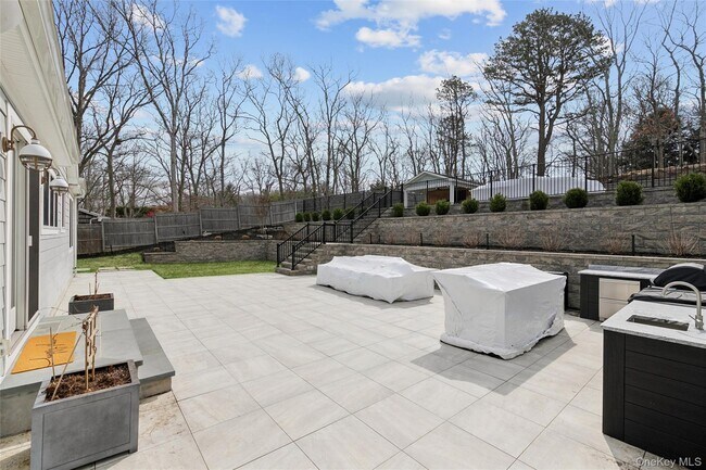 Building Photo - 6 W Landing Rd