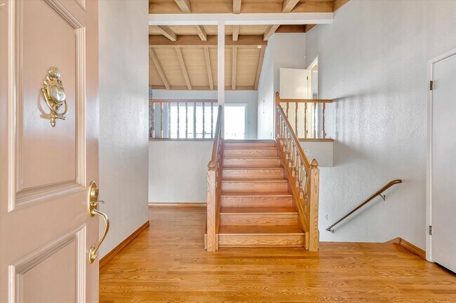 Building Photo - Tri-Level Home in Los Gatos