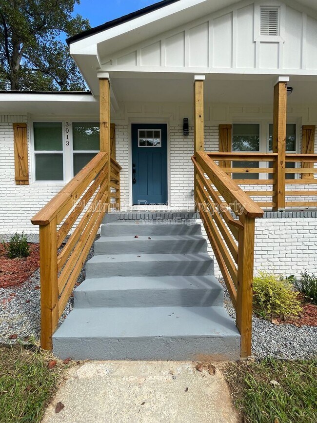 Building Photo - 3013 Michael Dr SW
