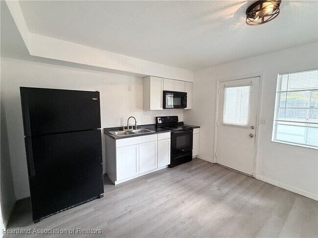 Building Photo - 620 Lake Groves Rd NW