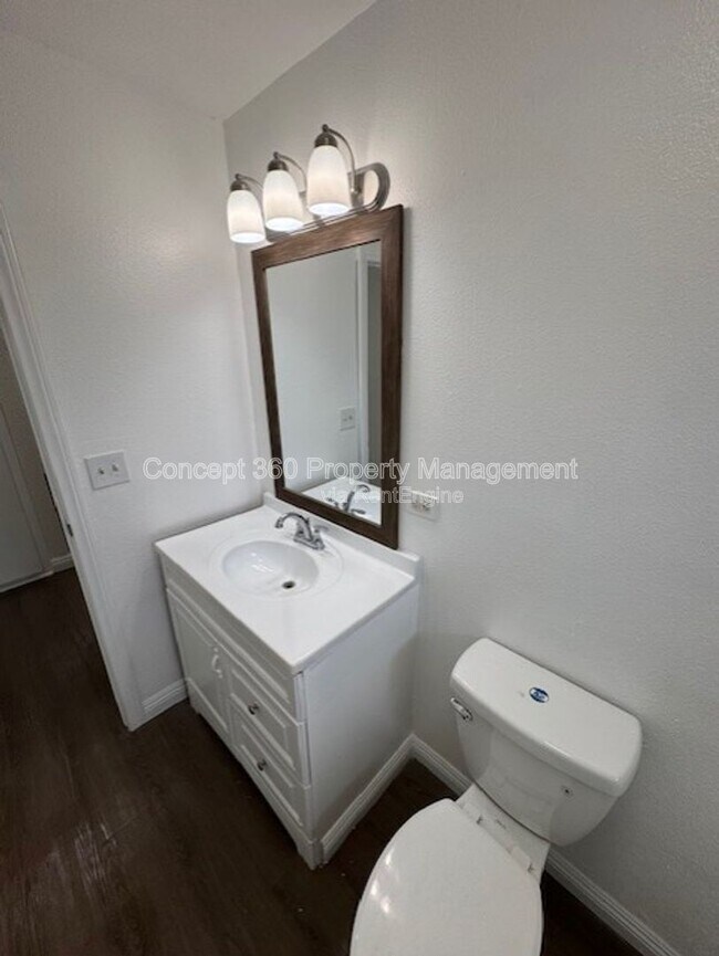 Building Photo - 2425 W Cameron St