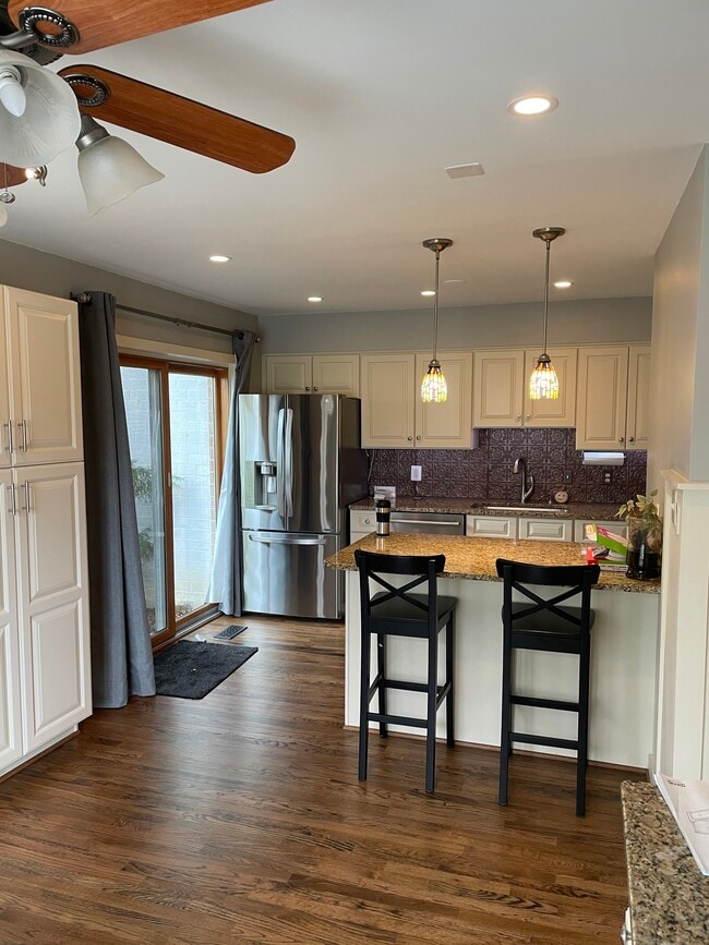 Building Photo - 7527 Broken Staff