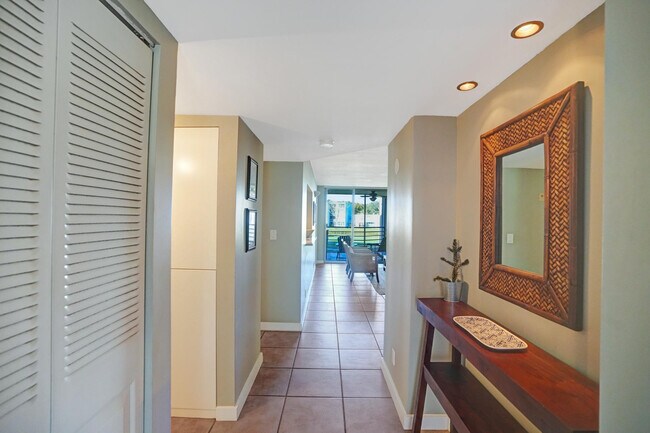 Building Photo - 1831 Sabal Palm Dr