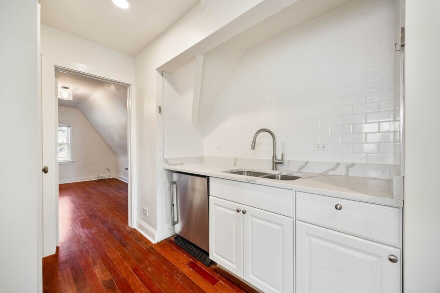 Building Photo - 1118 Garnett Pl