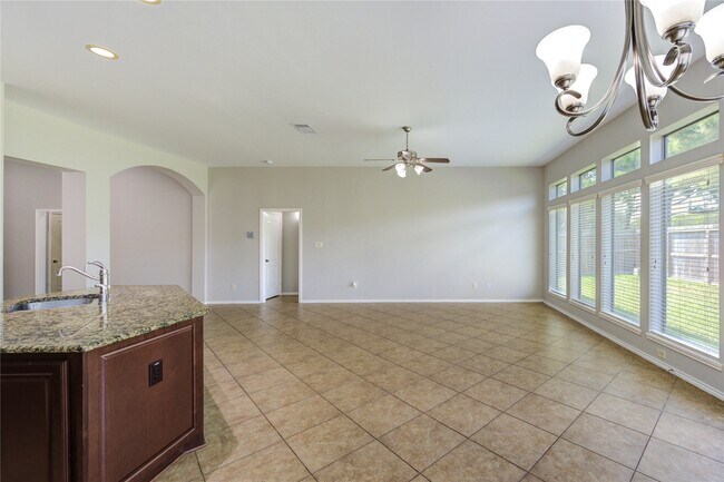 Building Photo - 5615 Stoneridge Ct