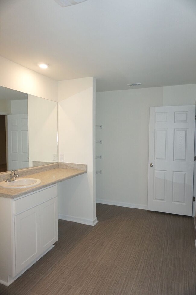 Building Photo - 4 Bedroom FOR RENT in Milton, FL