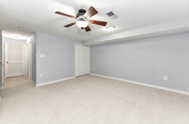 Building Photo - 6046 Raina Dr