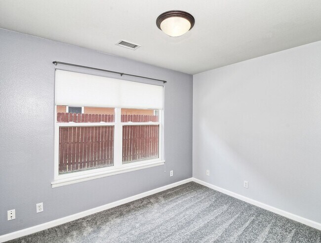 Building Photo - Lovely 3 bedroom, 2 bath home for rent in ...