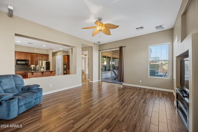 Building Photo - 2122 W Red Range Way
