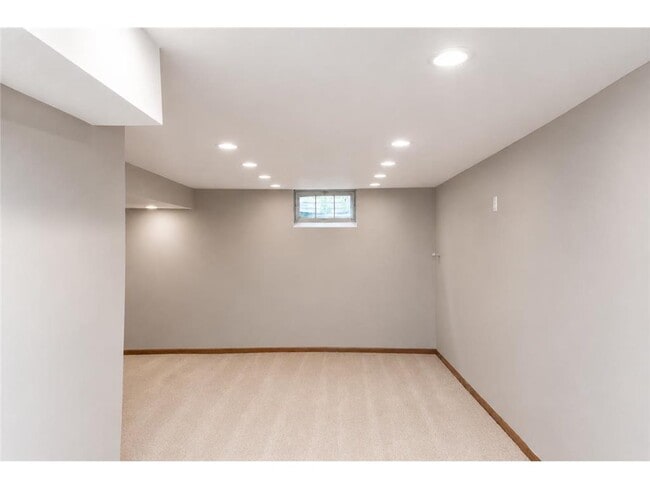 Building Photo - 5201 N Irving Ave