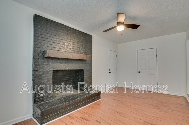 Building Photo - 2312 Mura Dr