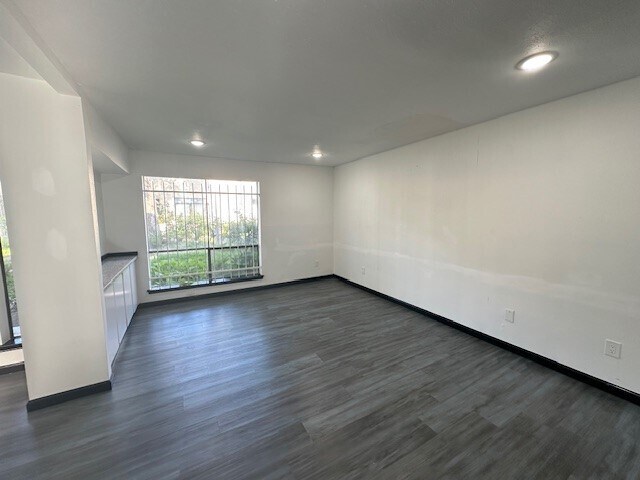 Building Photo - 9009 Imogene St