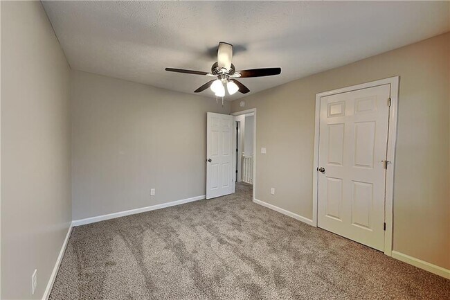 Building Photo - 284 Kent Ln