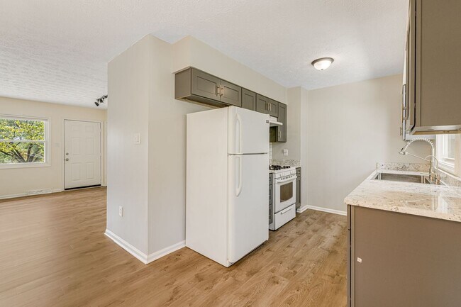 Building Photo - Lovely, Remodeled 3-Bedroom Home in West Asheville with Fenced-In Yard (6 or 12 Month Lease Options)