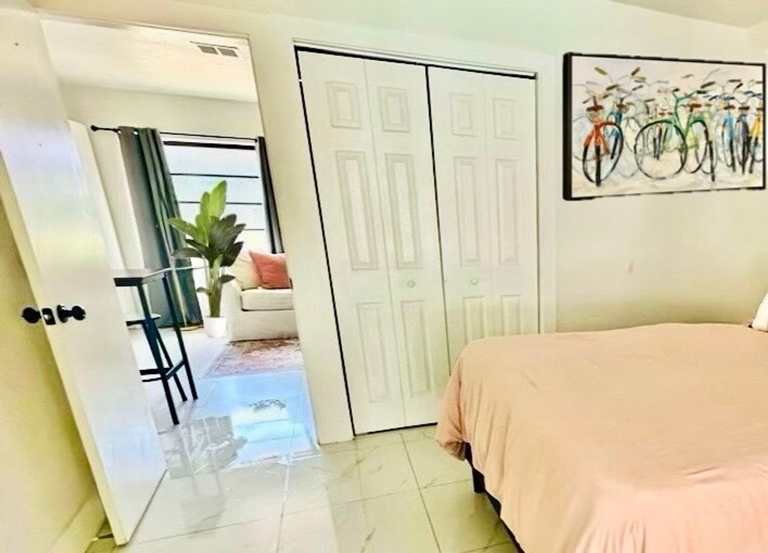 Building Photo - 2932 NW 10th Ave