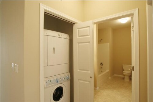 Building Photo - 1128 Foster Rd