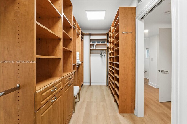 Building Photo - 20201 E Country Club Dr