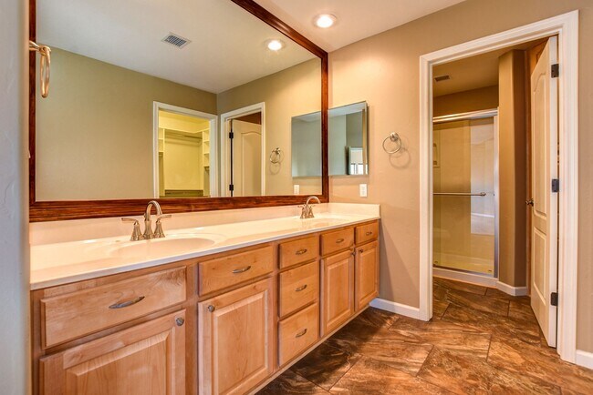 Building Photo - Beautiful 3 Bed, 2 Bath Condo on the Hassaympa Golf Course!