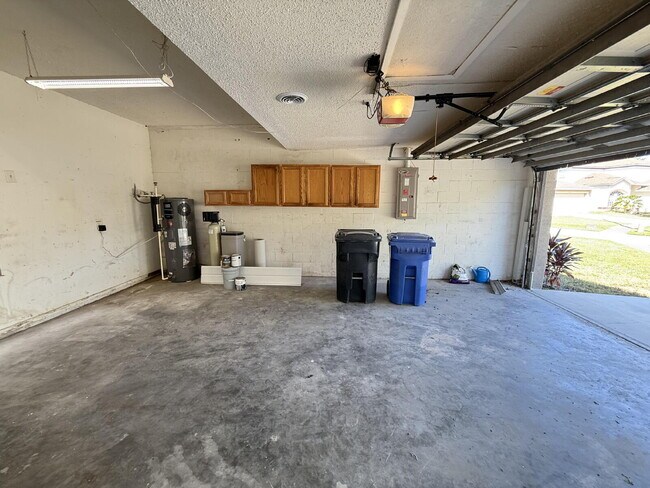 Building Photo - Beautifully remodeled 6 bedroom - 3 bath home in Summerfield Village