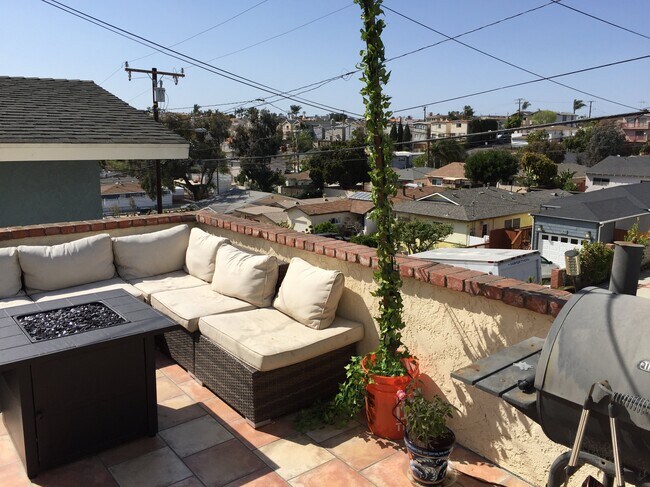 Building Photo - 1722 Armour Ln