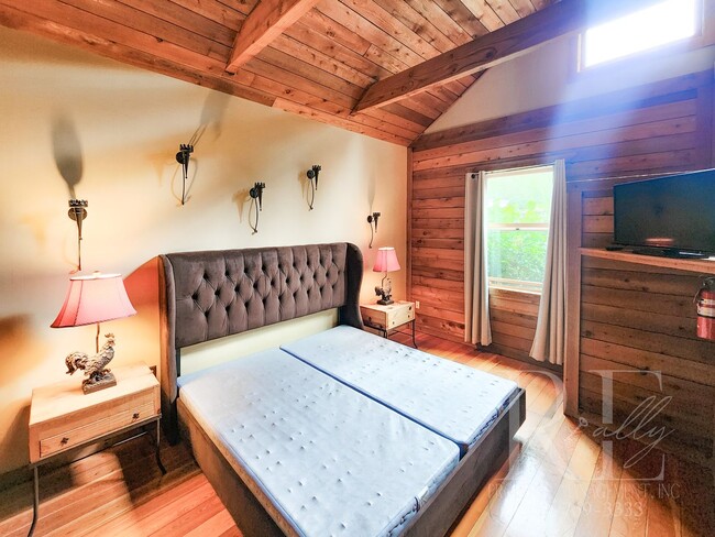 Building Photo - Historic Reclaimed 1890 Barn Turned Eclect...