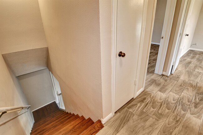 Building Photo - 1706 Longview St