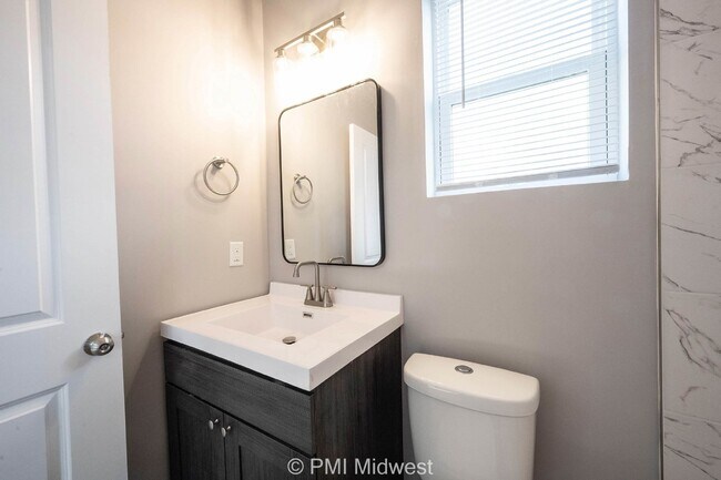 Building Photo - "Spacious 3-Bedroom Duplex with Granite Charm in Indianapolis – 1250 Sq Ft of Modern Living!"