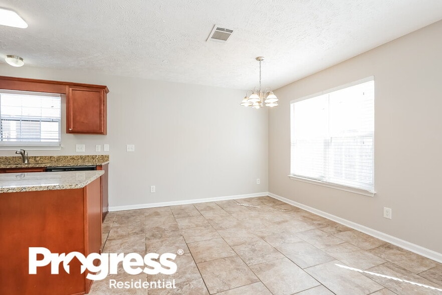 Building Photo - 300 Sarna Dr