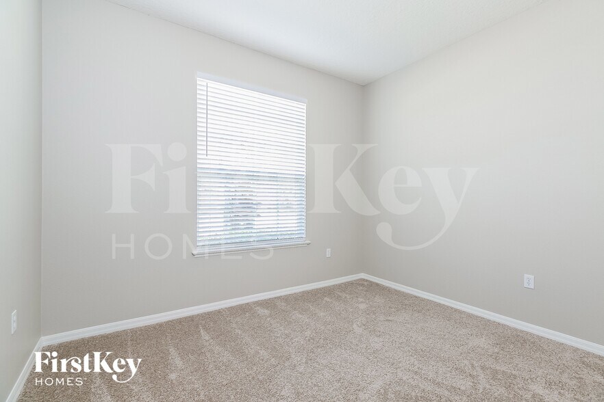 Building Photo - 1981 The Oaks Blvd