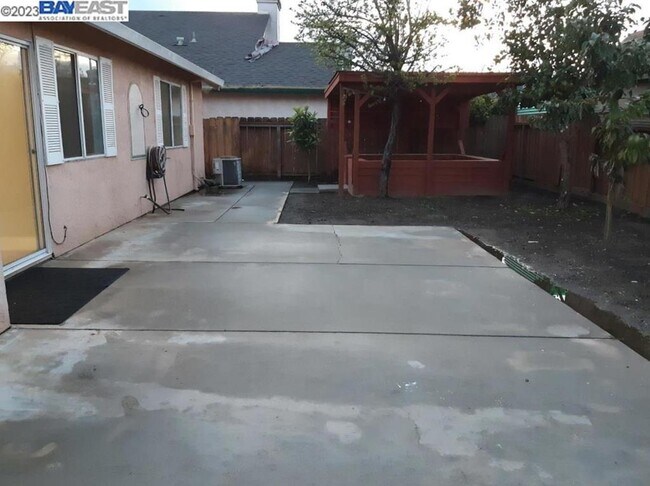 Building Photo - 1205 Cribari Dr