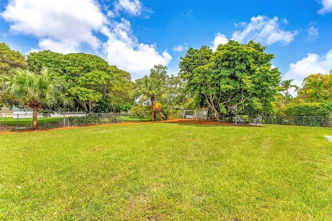 Building Photo - 11640 SW 99th Ct