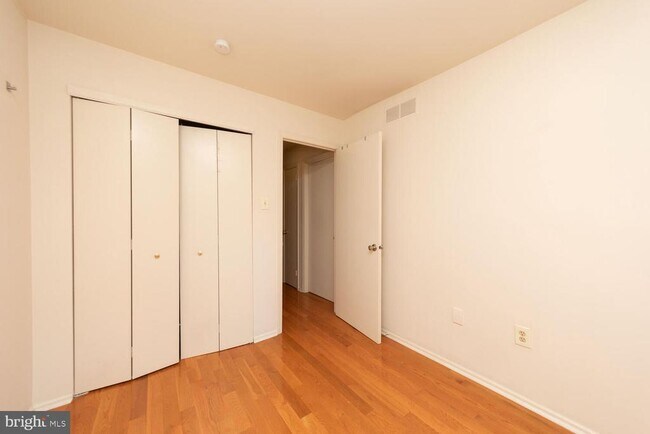 Building Photo - 215 N 23rd St