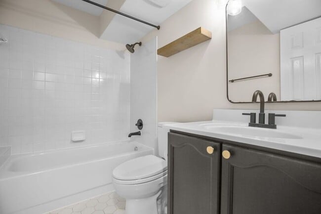 Building Photo - 6000 Blackstone Blvd