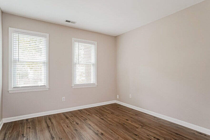 Building Photo - 100 Remington Woods Dr