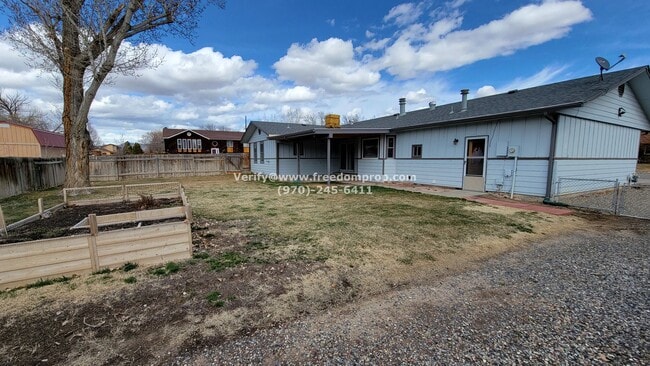 Building Photo - Established 3 bedroom 2 bath home