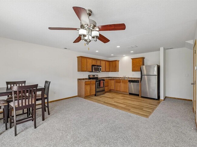 Building Photo - 3180 SW Arlan Ln