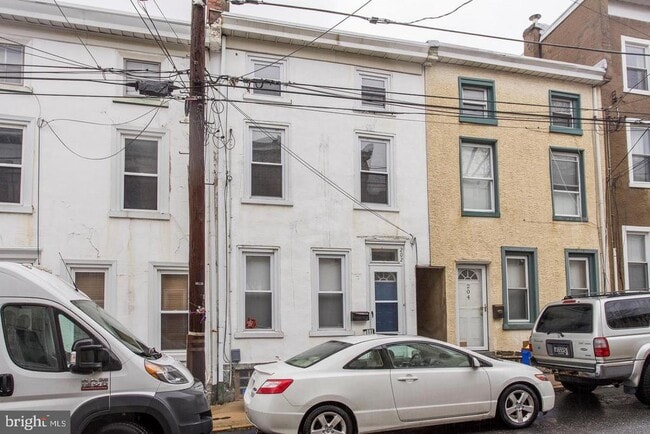 Building Photo - 202 Baldwin St